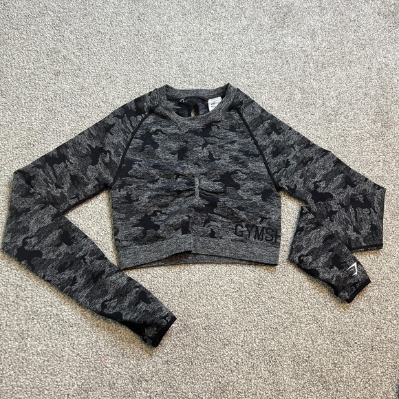 Gymshark Tops - Gymshark Shirt Womens Small Gray/Black Camo‎ Seamless Long Sleeve Crop Top
